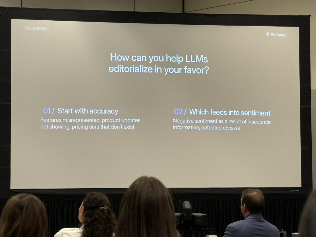 Profound社のセッションスライド。How can you help LLMs editorialize in your favorと題し、まずAccuracy（正確性）を整備することがSentiment（感情・態度）に直結する構造を示す。